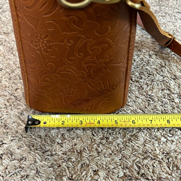 Portland Leather Goods Butterfly Bucket crossbody embossed tooled bag w/ tassel - Picture 11 of 11